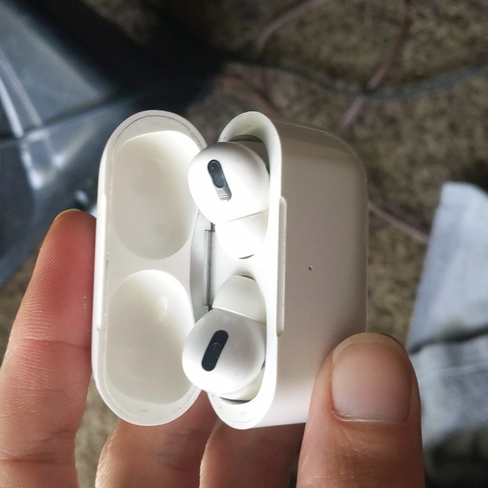 Apple Airpods pro 2 3rd generation like brand new